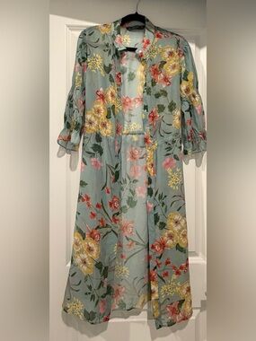Zara Basics Collection button down Kimono with long smock sleeves, slits/ties